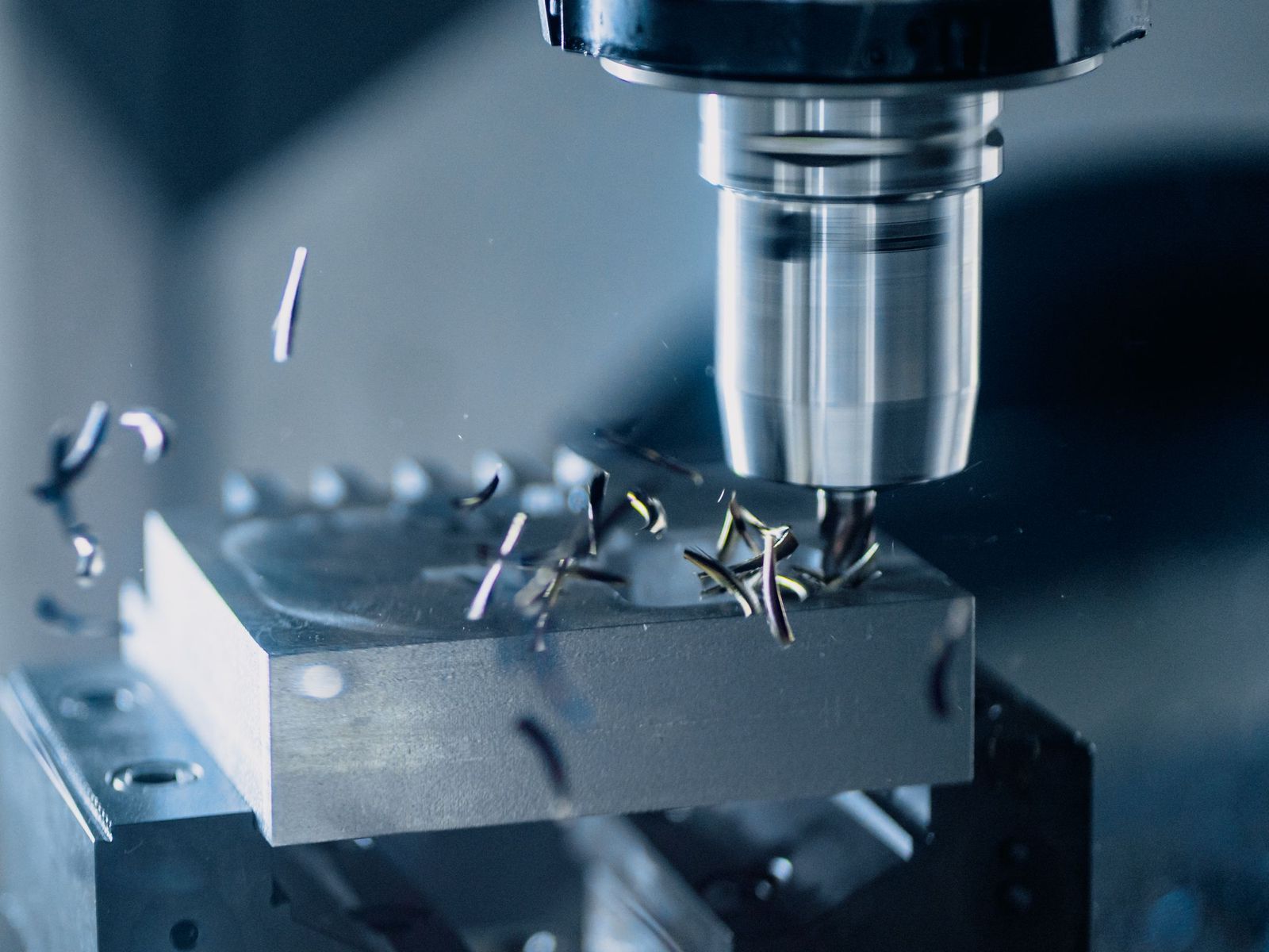 CNC-Fräskopf bei der Bearbeitung